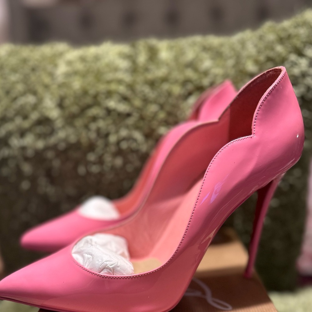 Christian Louboutin Pink Scalloped Heels - Picture 2 of 8